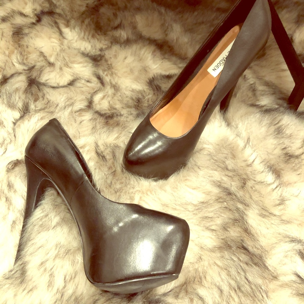 Cute platform heels!